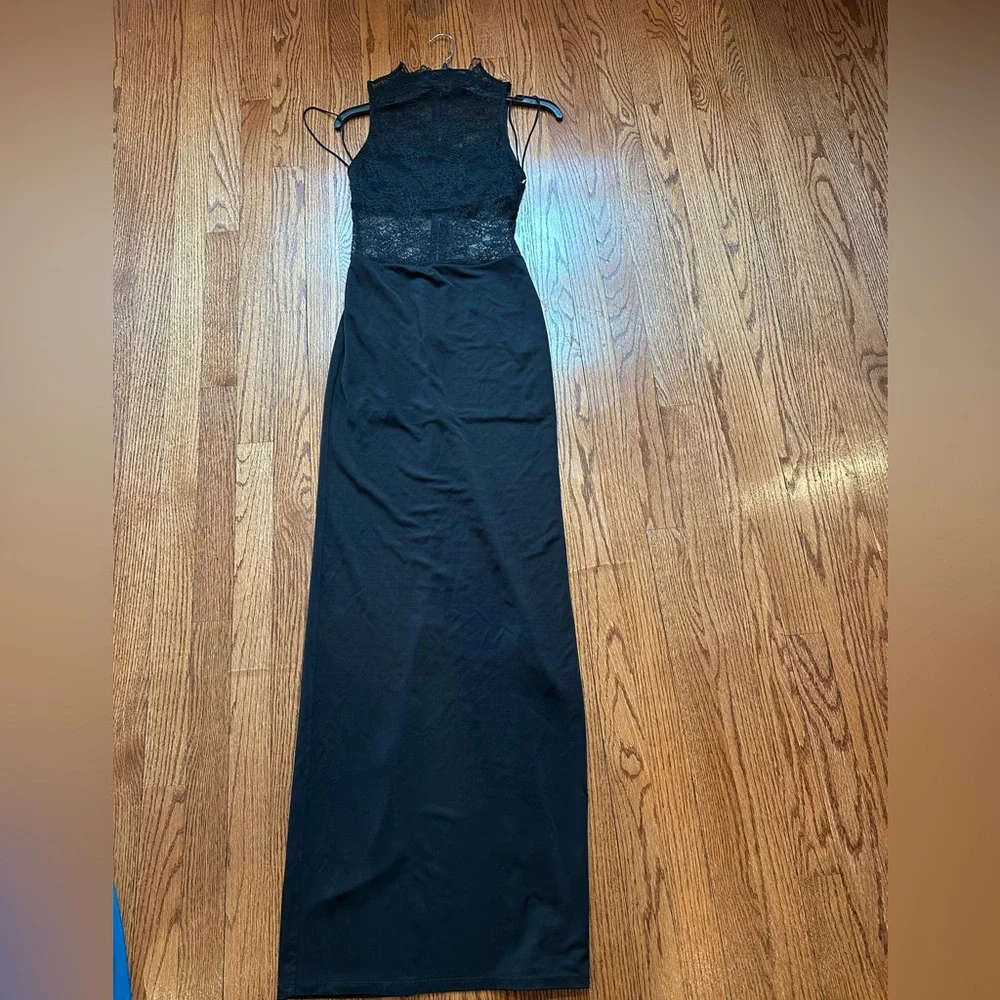 Alice + Olivia Black Lace Sheer Panel Evening Gown - Picture 4 of 6